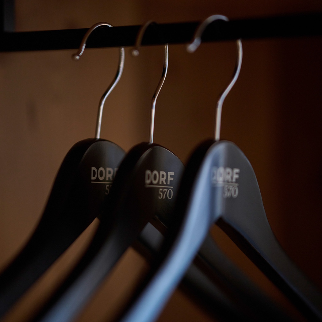 Dorf 570 Kleiderbügel mit Logo