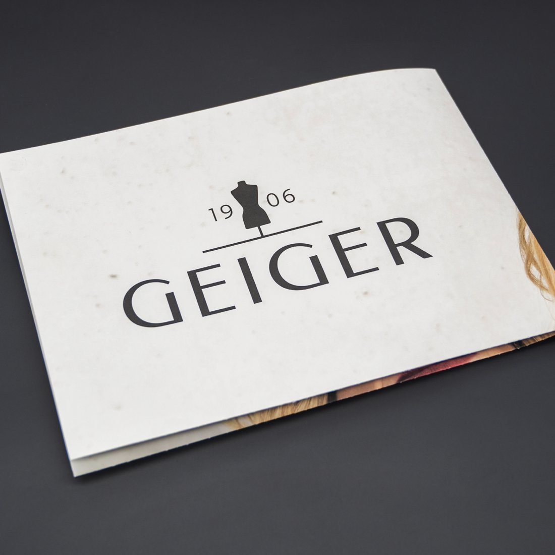 Geiger Fashion Lookbook geschlossen mit Logo